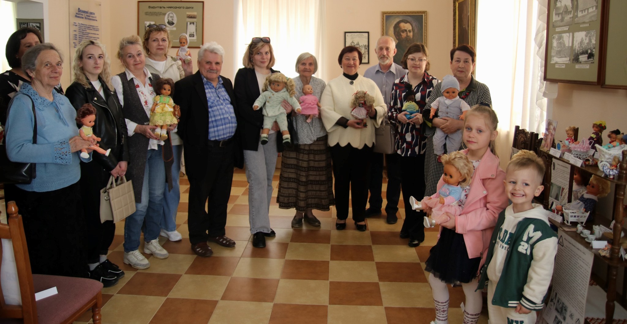 Виставка "З історії німецької ляльки" в народному літературно-мистецькому музеї Уляни Кравченко та Миколи Устияновича